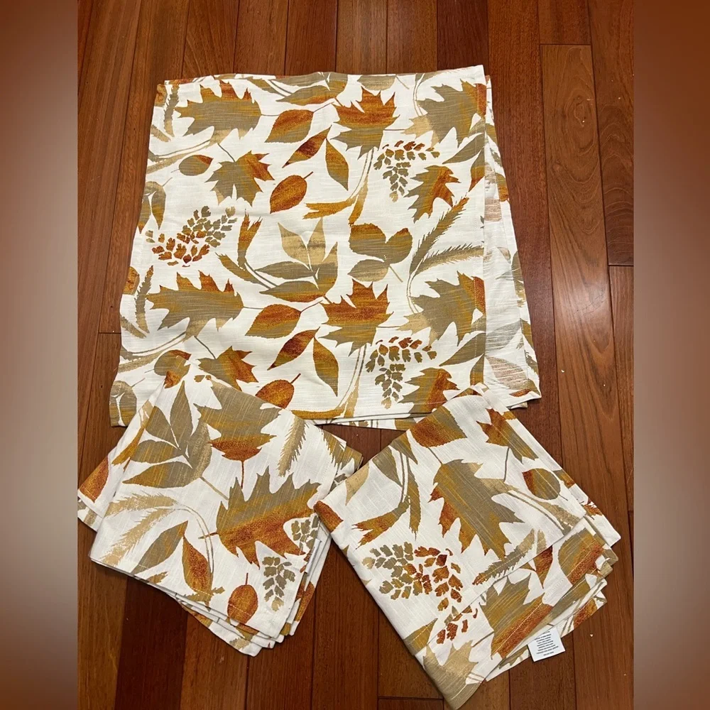 Napkins Set of 12 Leaf Pattern in Fall Colors NWOT